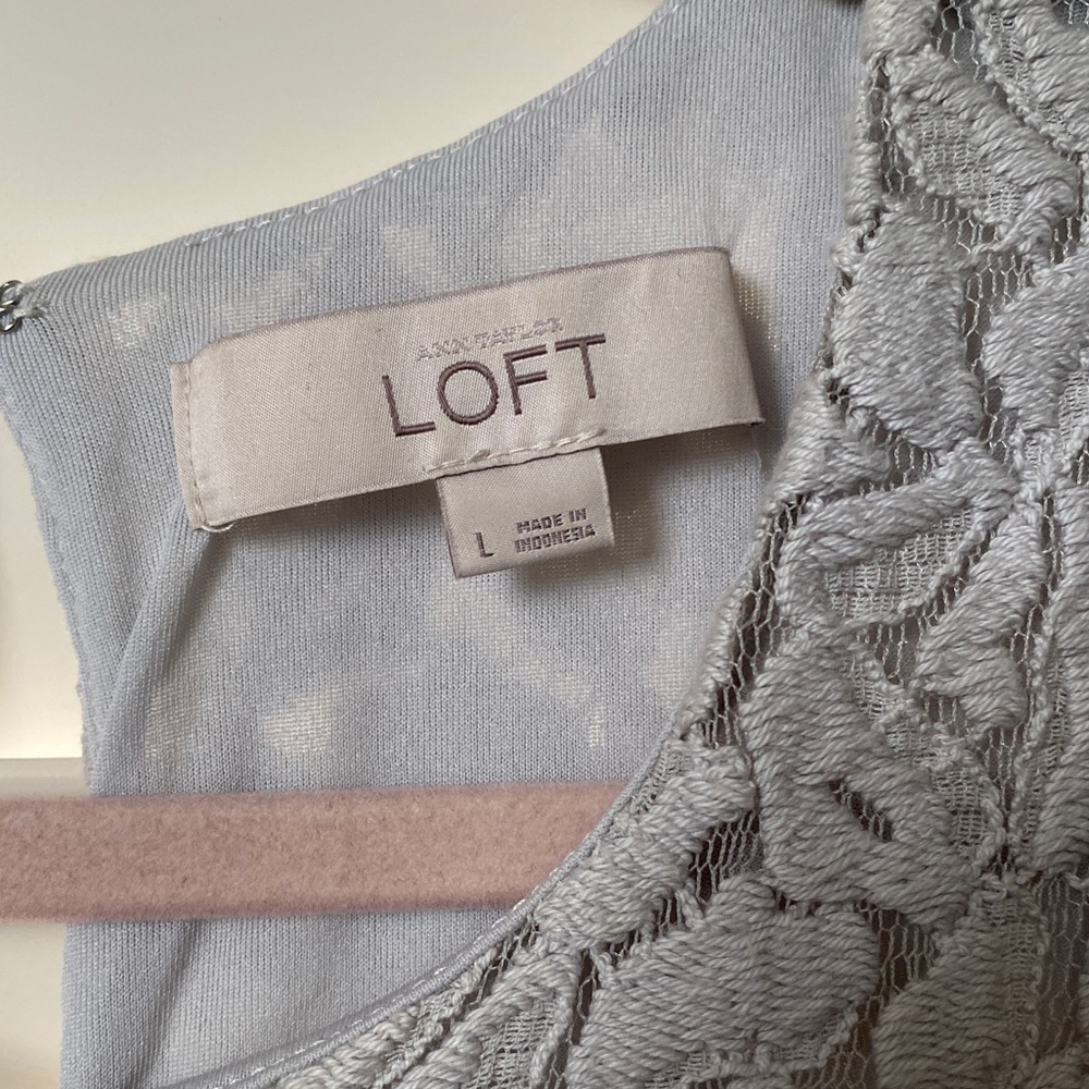 LOFT Dove Gray Lace Peplum Sleeveless Top ⬜️ - Picture 3 of 13